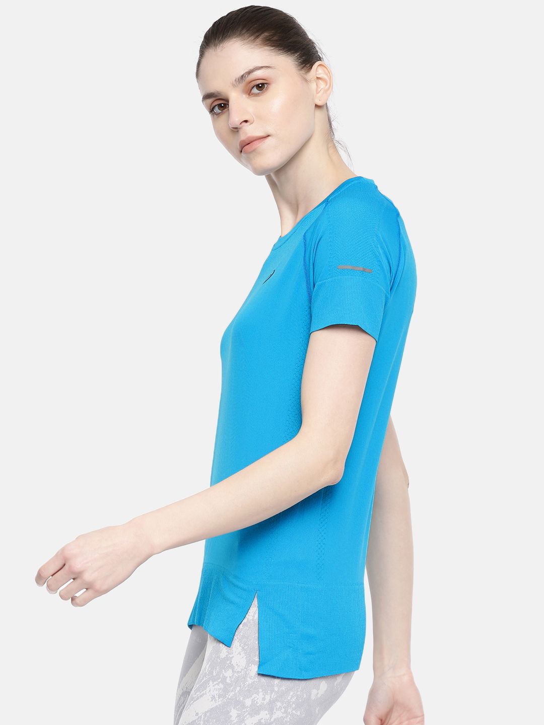 ASICS Women Blue Solid Seamless Ss D1 Running T-shirt Price in India