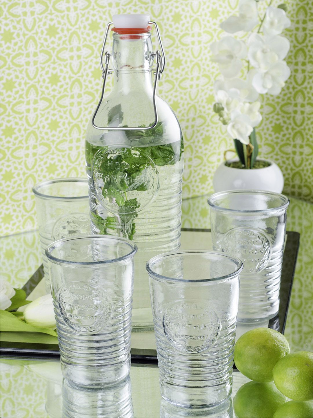 White Gold Trasparent Glass Bottle With 4 Tumblers