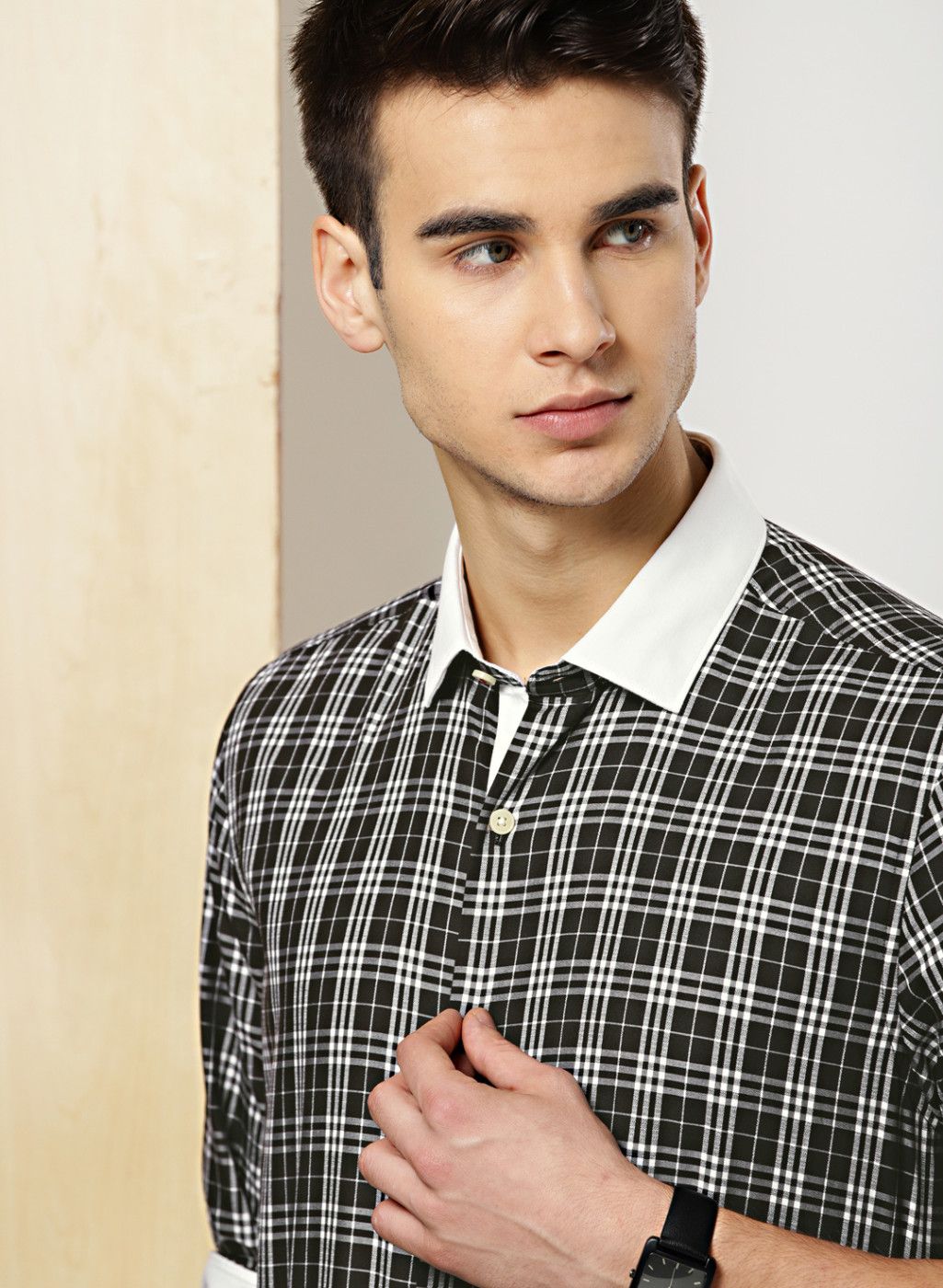 INVICTUS Black Slim Fit Checked Semiformal Shirt
