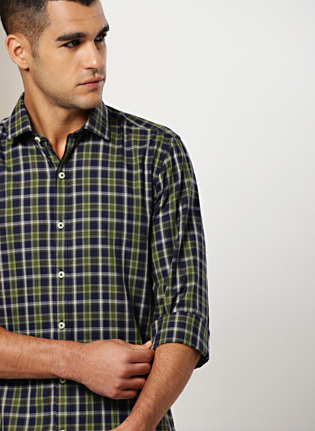 INVICTUS Navy Blue Slim Fit Checked Casual Shirt