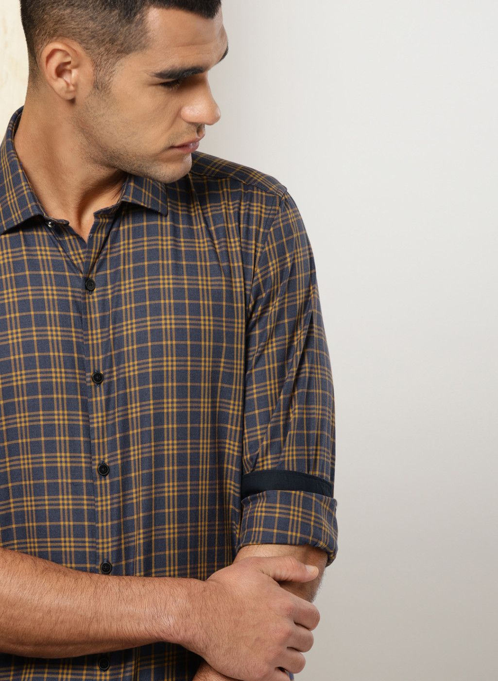 INVICTUS Navy Blue Slim Fit Checked Casual Shirt