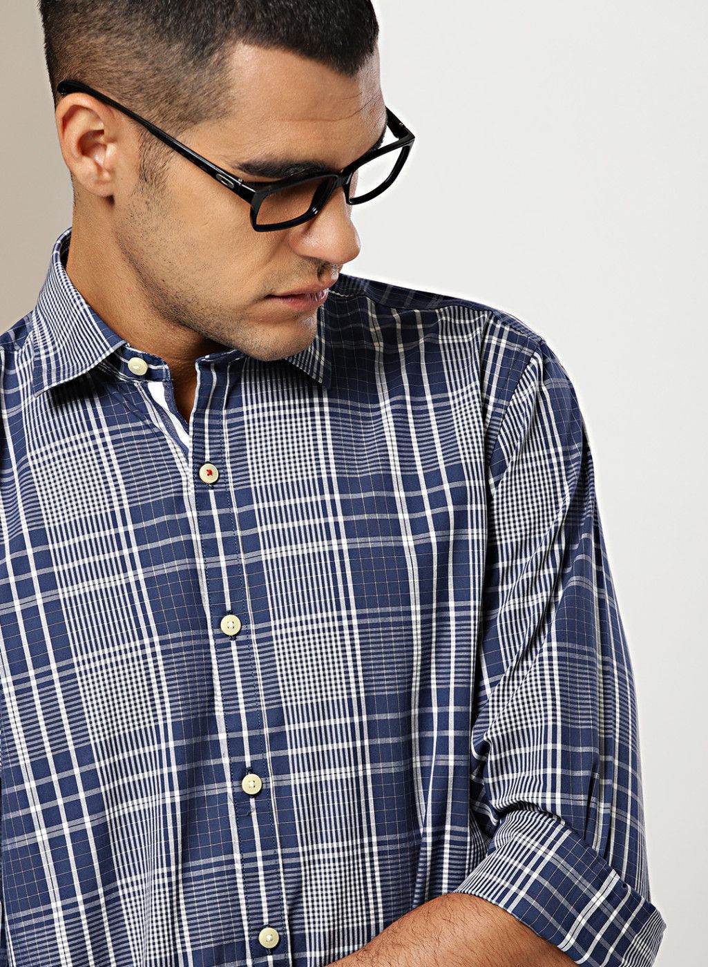 INVICTUS Navy Blue Slim Fit Checked Casual Shirt