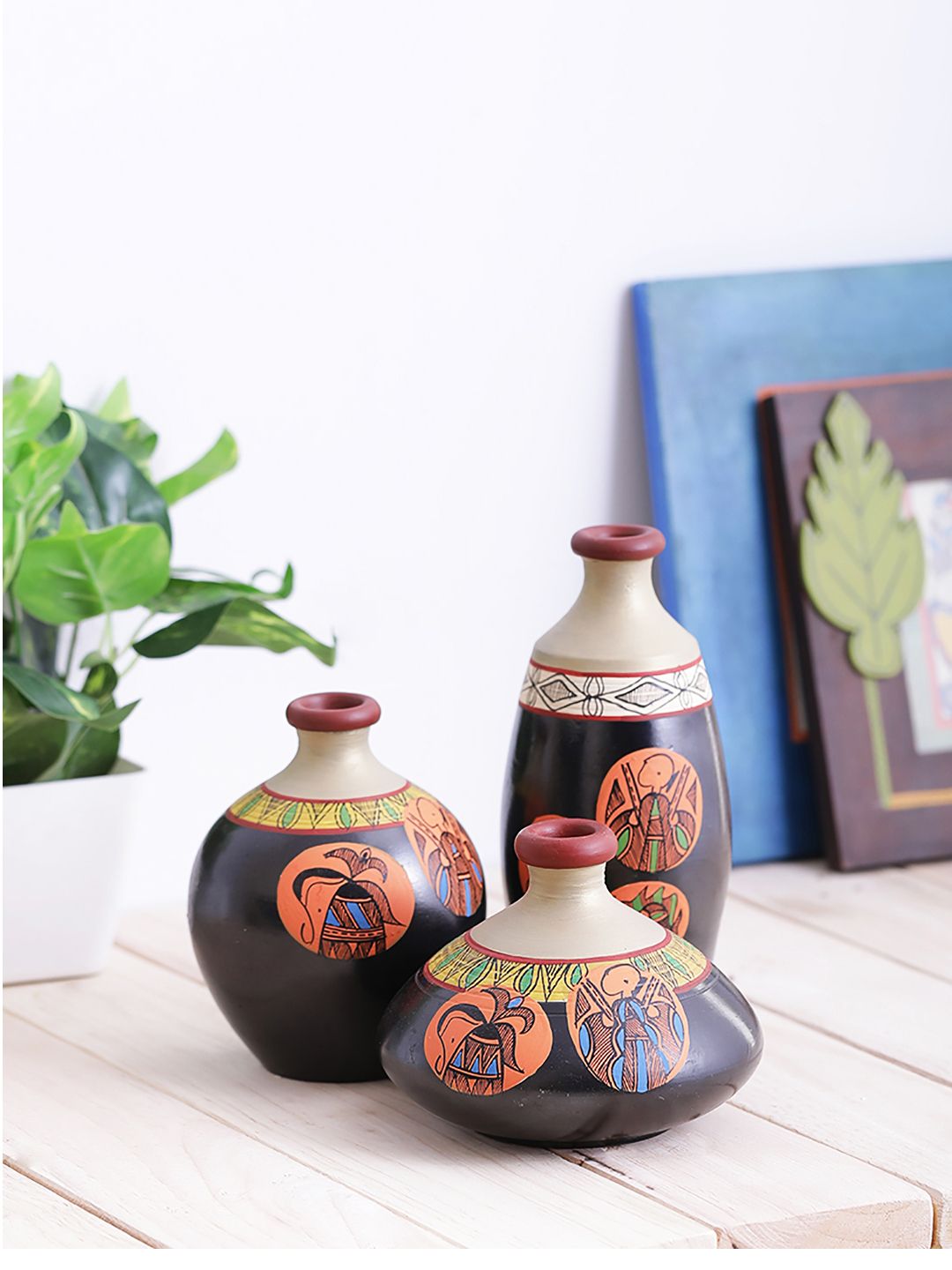 VarEesha Set of 3 Black Handpainted Madhubani Terracotta Vase Price in India