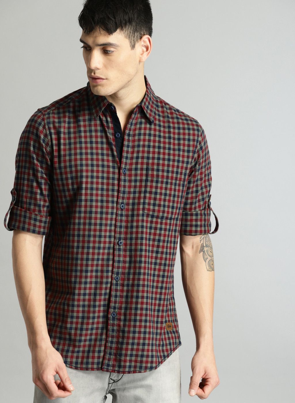Roadster Maroon & Navy Blue Regular Fit Checked Casual Shirt