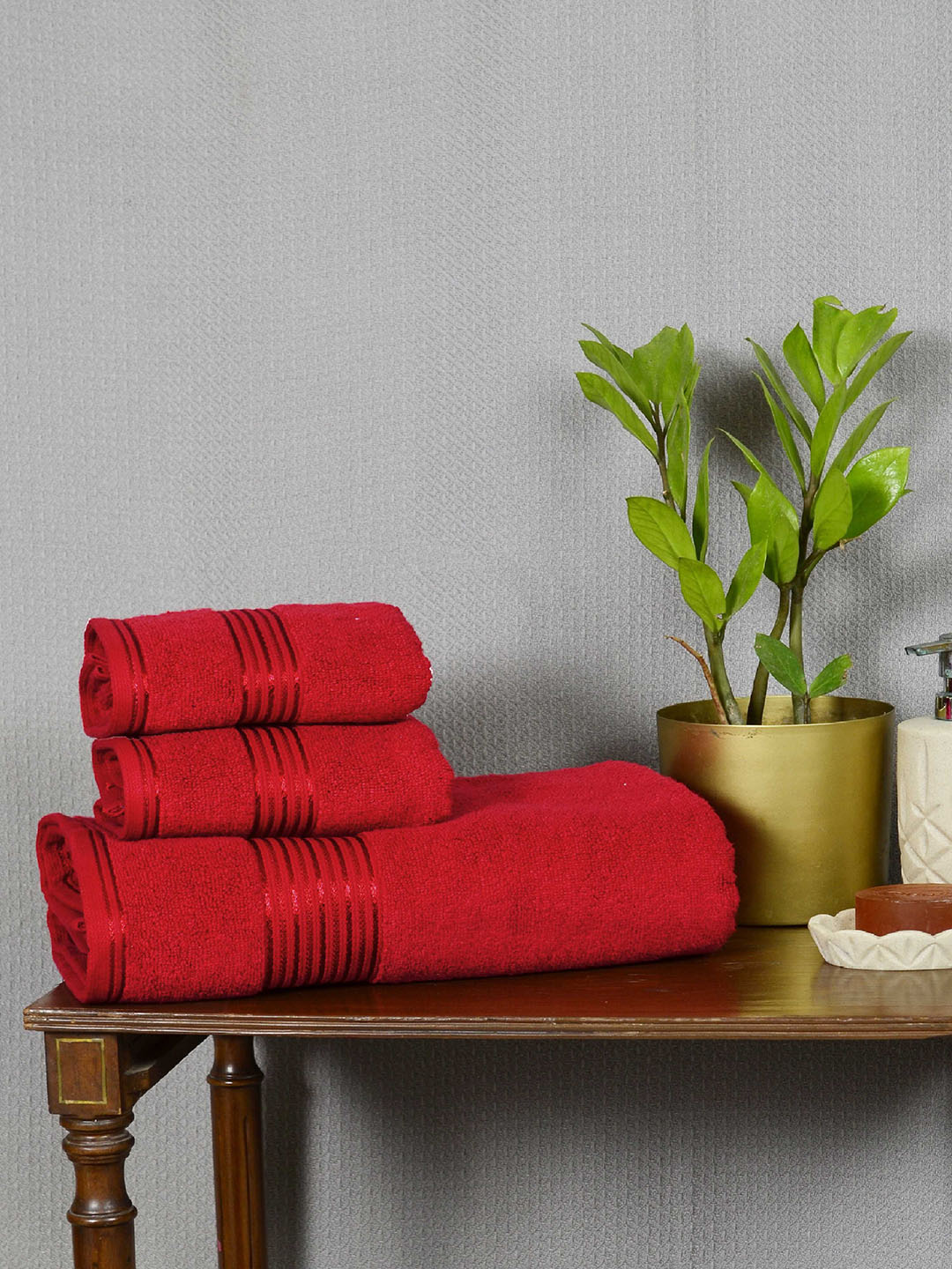 Avira Home Set of 3 550 GSM Red Solid Towels Price in India