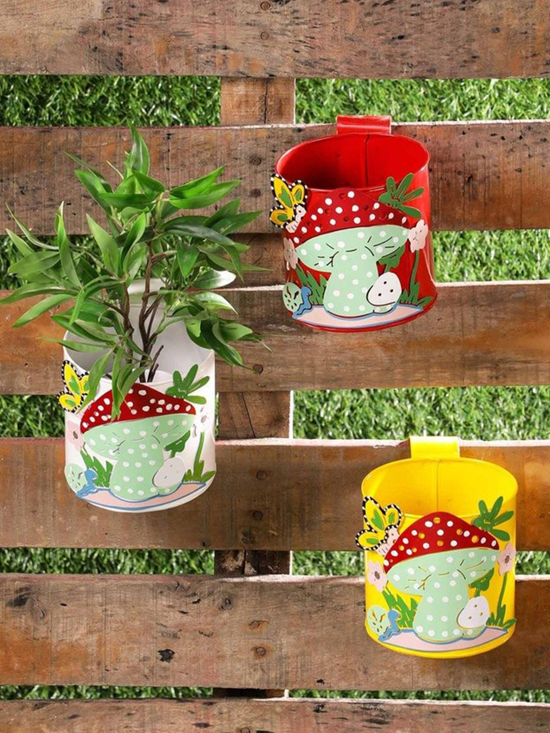 green girgit Set of 3 Mushroom Printed Cylindrical Shaped Planters Price in India