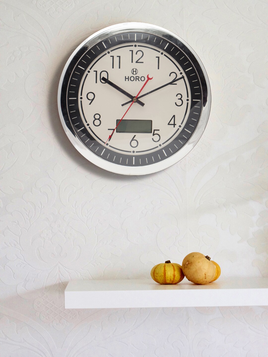 Horo Black & White Handcrafted Round Solid 30 x 30 cm Analogue Wall Clock Price in India