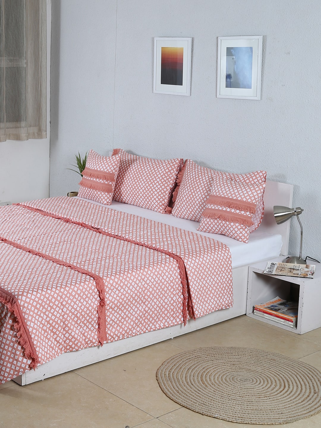 House This Peach-Coloured & White Bed Covers With 2 Pillow Covers & 2 Cushion Covers Price in India