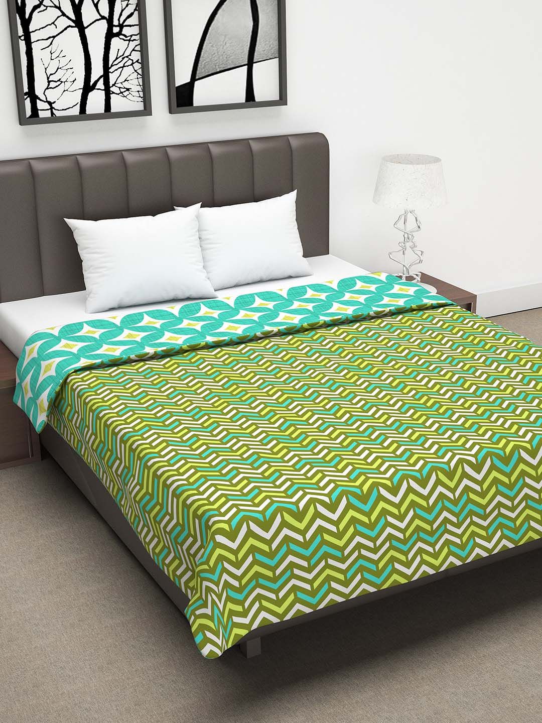 Divine Casa Green & White Geometric AC Room 110 GSM Double Bed Dohar Price in India