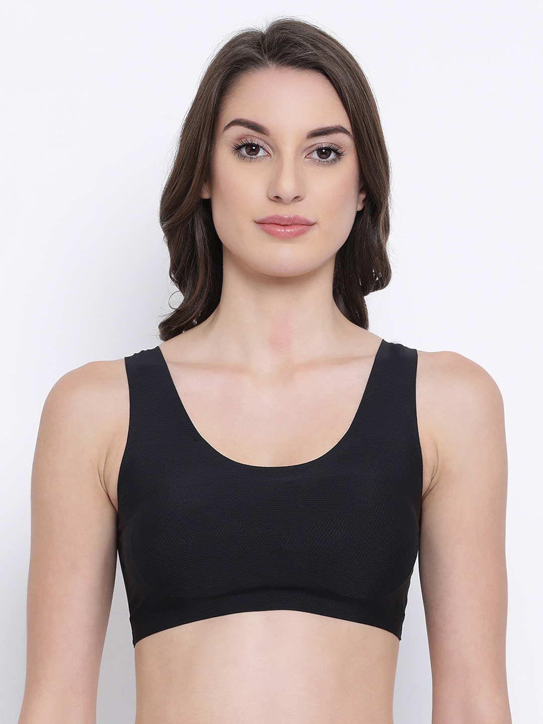 Clovia Black Solid Non-Wired Lightly Padded Sports Bra BR1977P13S Price in India