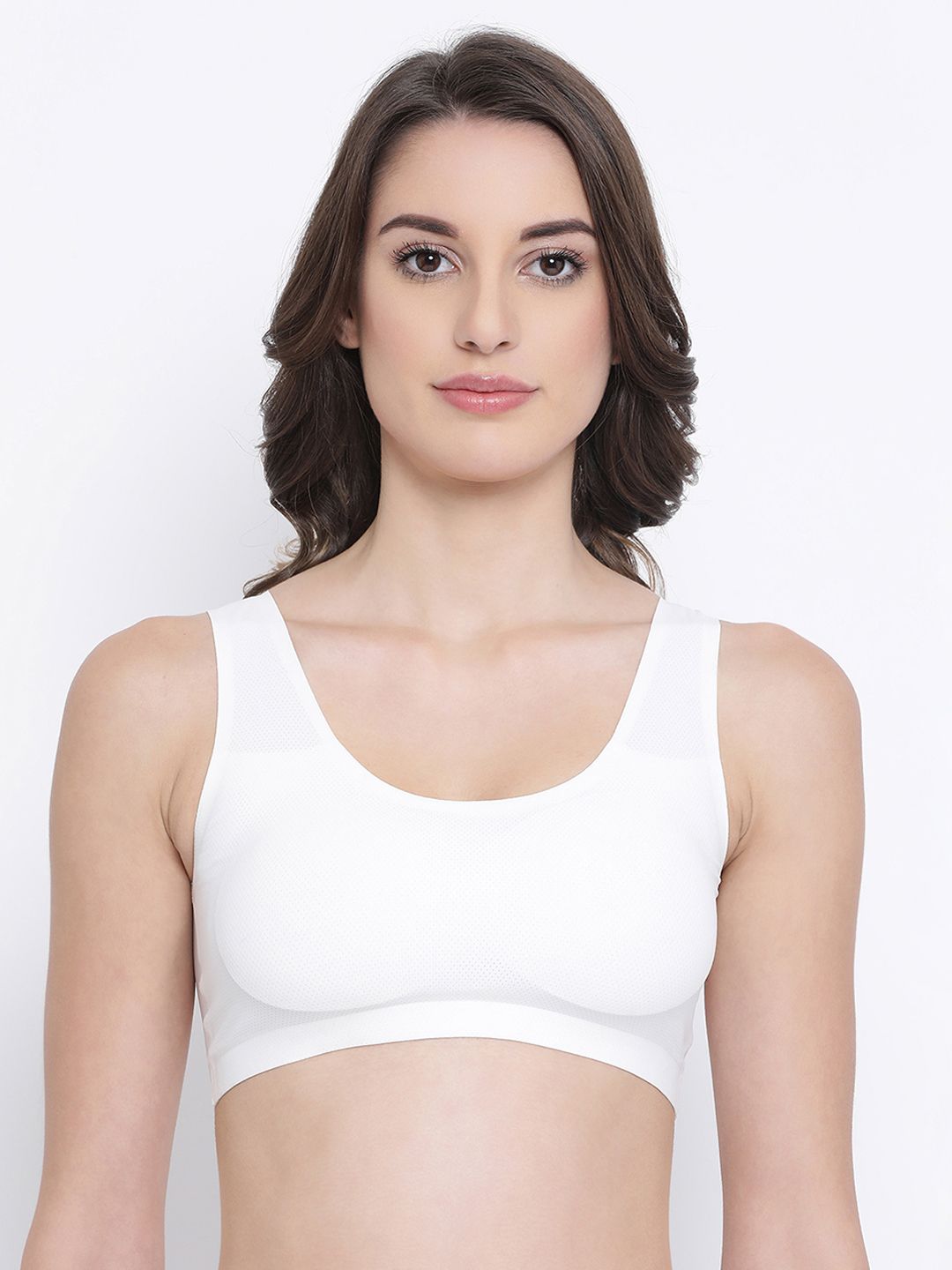 Clovia White Solid Non-Wired Lightly Padded Sports Bra BR1977P18S Price in India