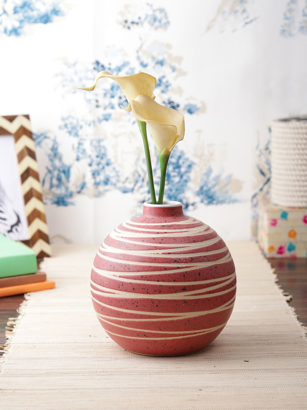 VarEesha Pink & Beige Criss-Cross Textured Ceramic Vase Price in India