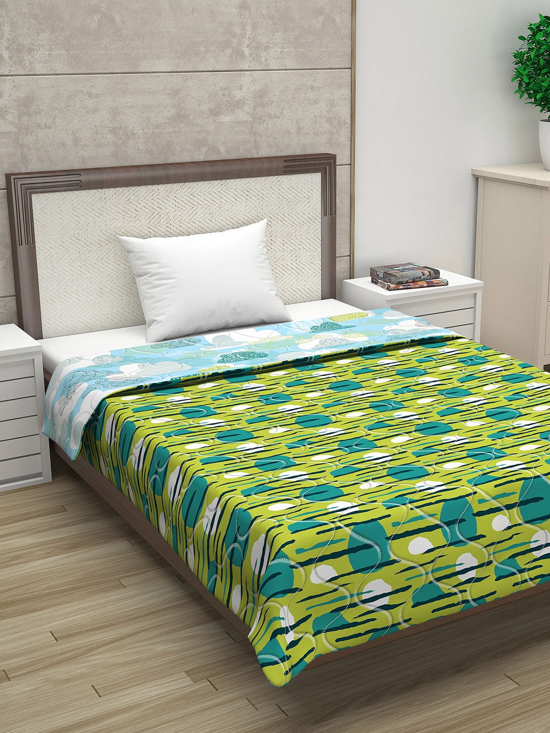 Divine Casa Blue & White Abstract AC Room 110 GSM Single Bed Comforter Price in India