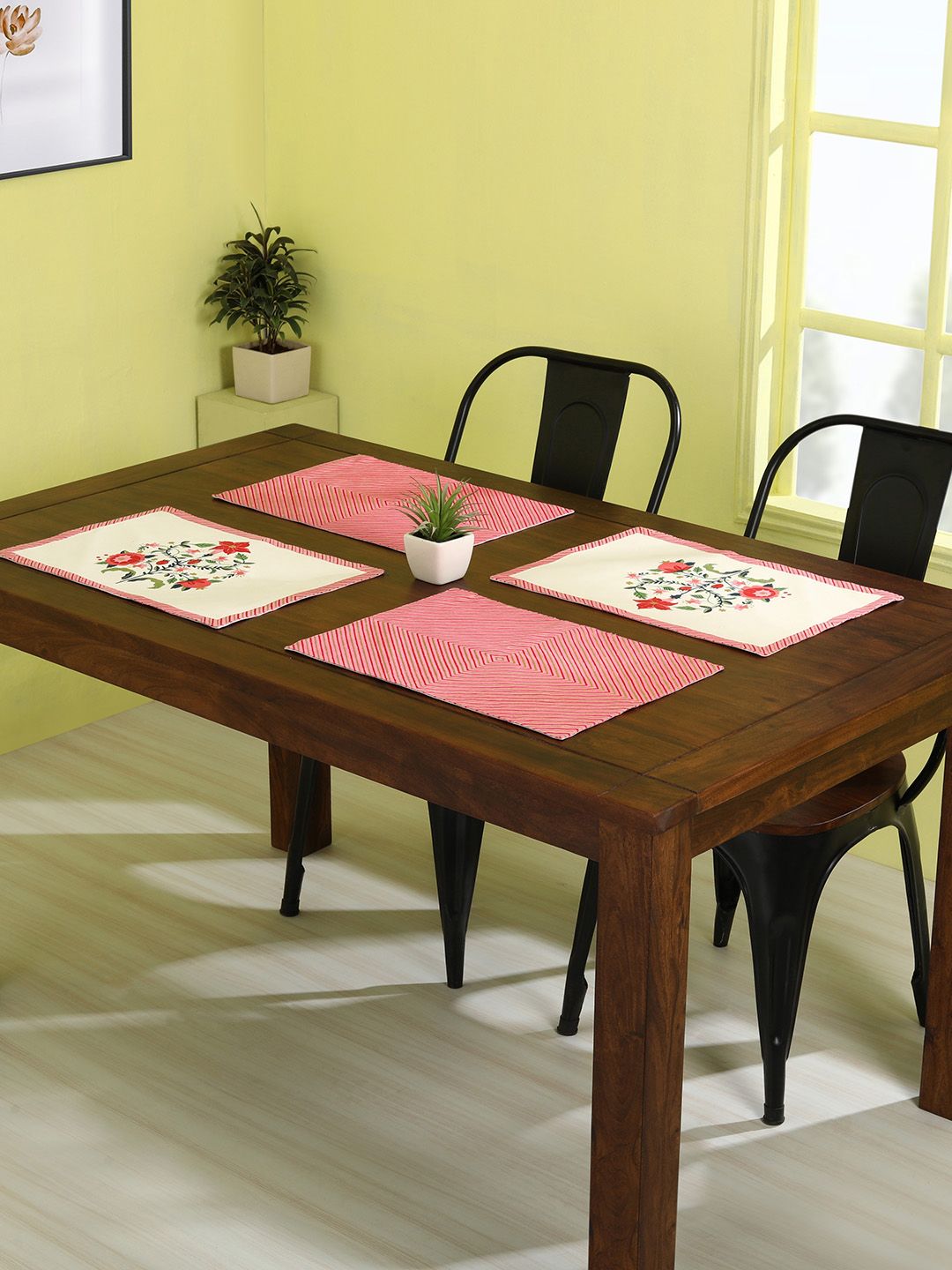 Chumbak Set of 4 Pink & White Hearty Harvest Table Mats Price in India