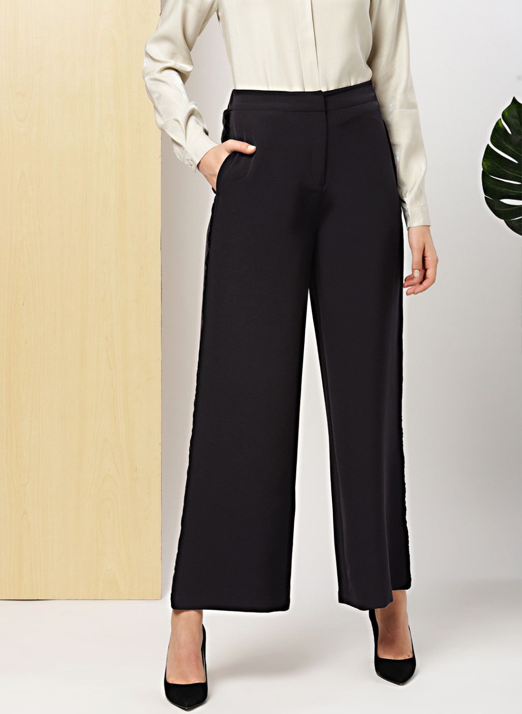 her by invictus Black Regular Fit Solid Trousers