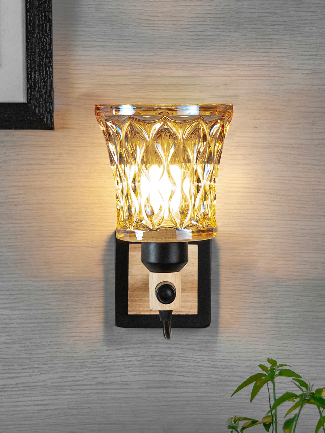 THE LIGHT STORE Black & Transparent Textured Wallchiere Price in India