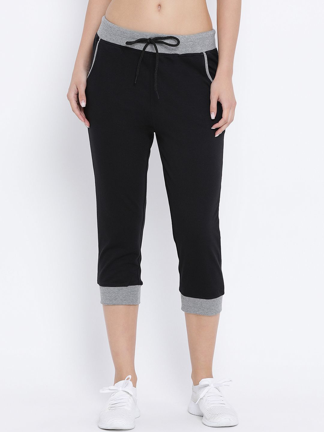 Clovia Women Black Solid Activewear Capri Tights Price in India