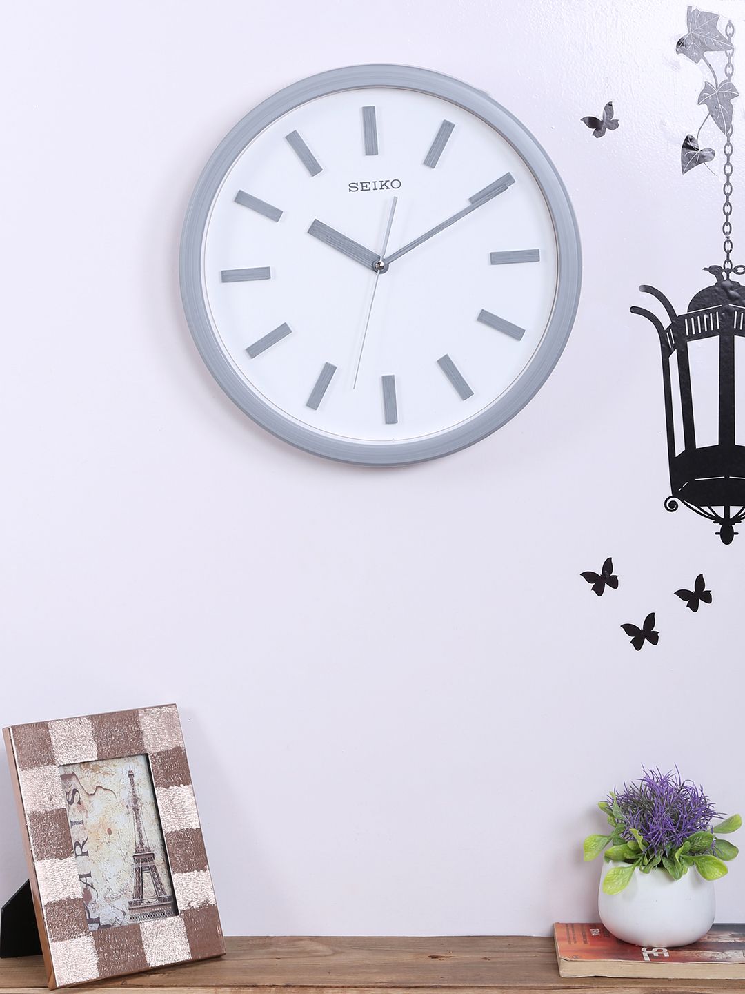 SEIKO White Round Solid Analogue Wall Clock Price in India