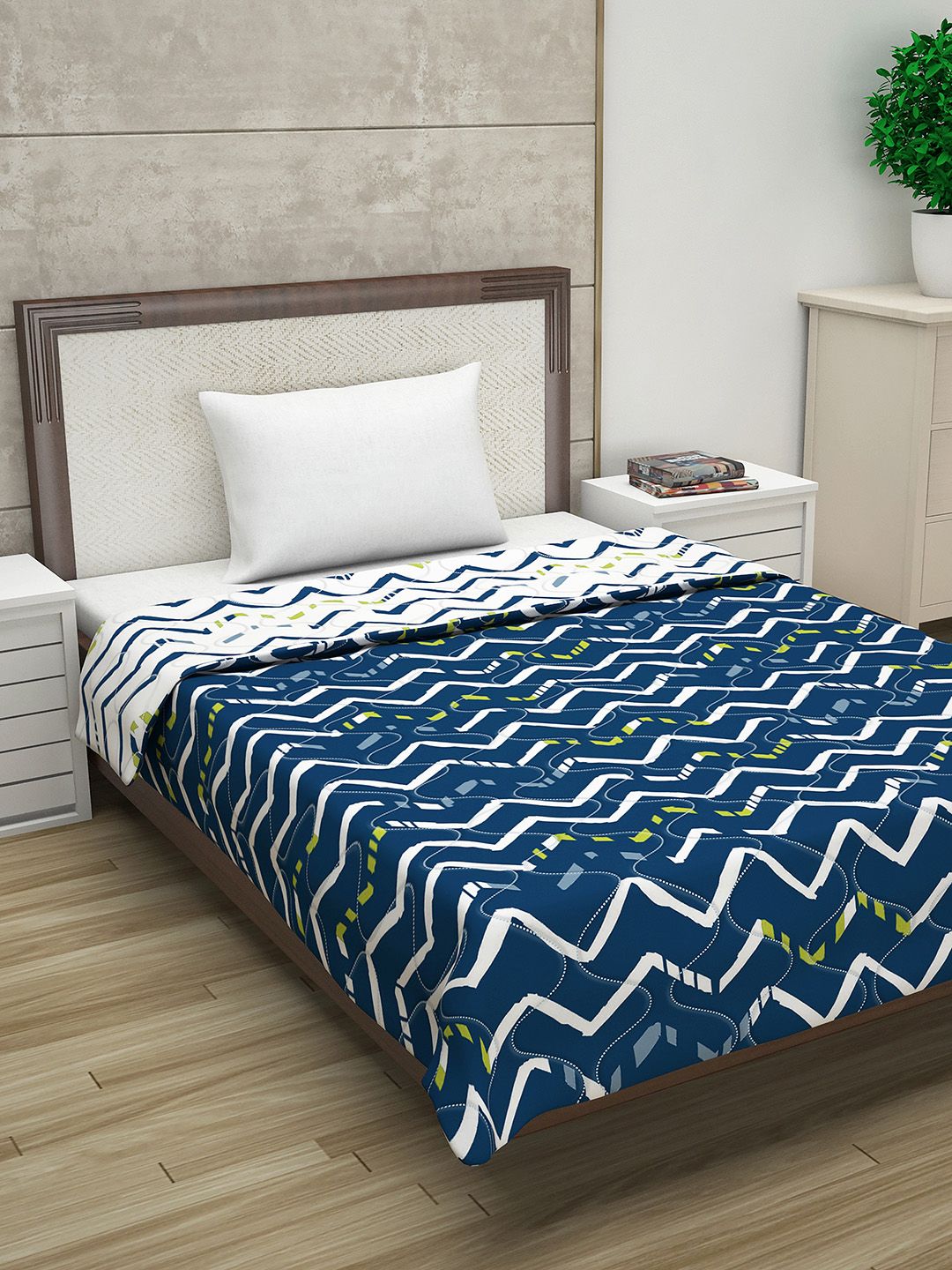 Divine Casa Navy Blue & White Abstract Mild Winter 110 GSM Single Bed Reversible Comforter Price in India