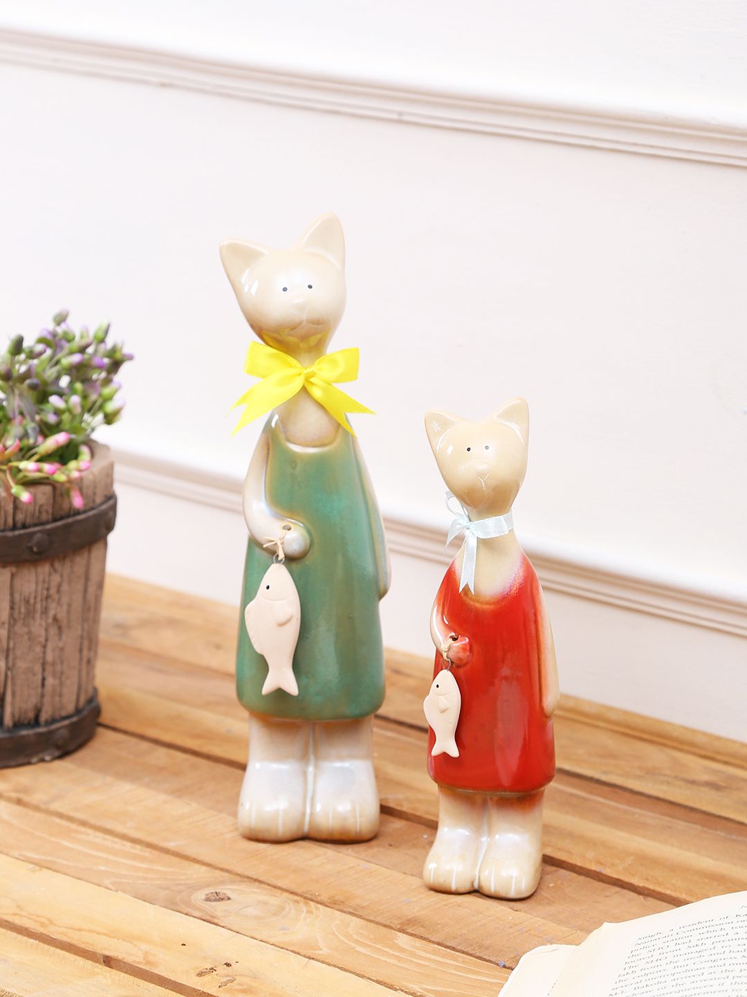 TAYHAA Set of 2 Multi Cat Holding Fishes Ceramic Showpiece Price in India