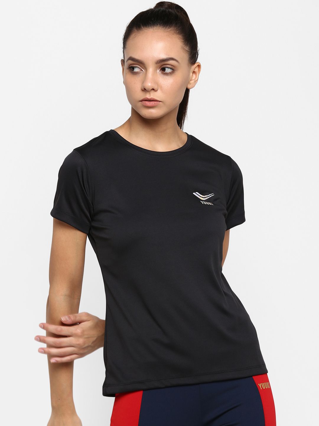 Yuuki Women Black Solid Round Neck T-shirt Price in India