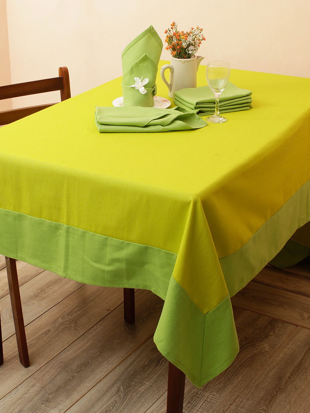 Soumya Lime Green Table Cover With Set of 6 Napkins Price in India