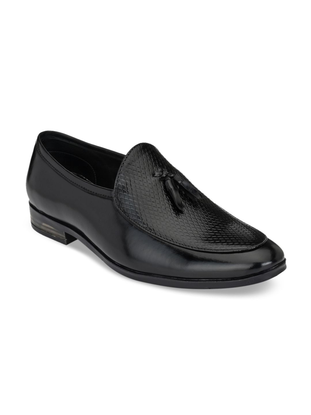 Fentacia Men Black Tassel Textured Loafers