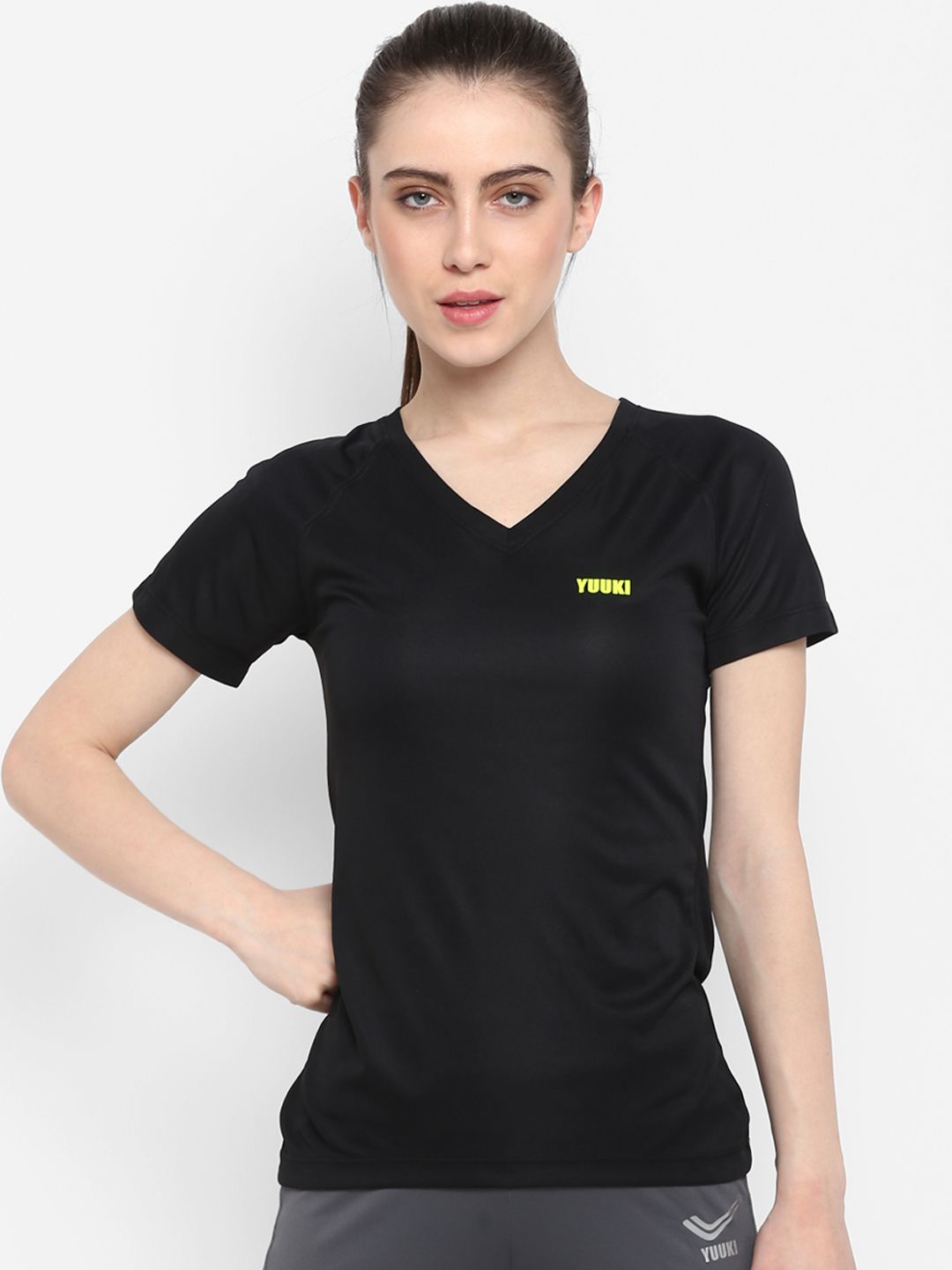 Yuuki Women Black Solid V-Neck T-shirt Price in India