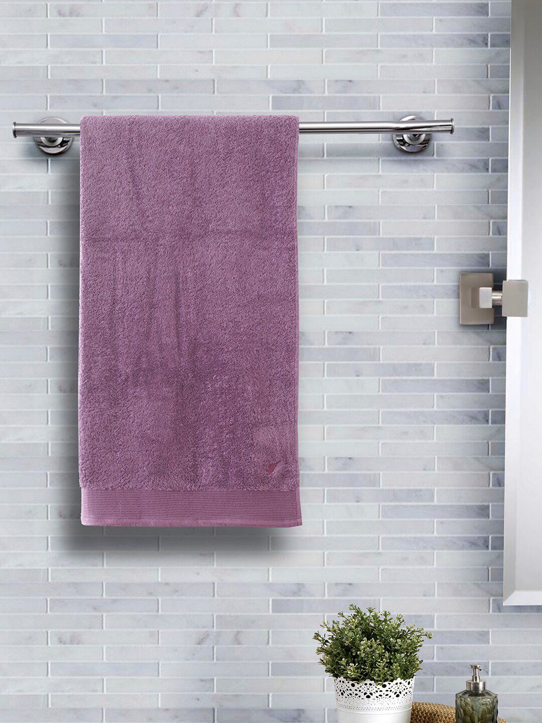 MASPAR Unisex Purple Solid 550 GSM Medium Bath Towel Price in India
