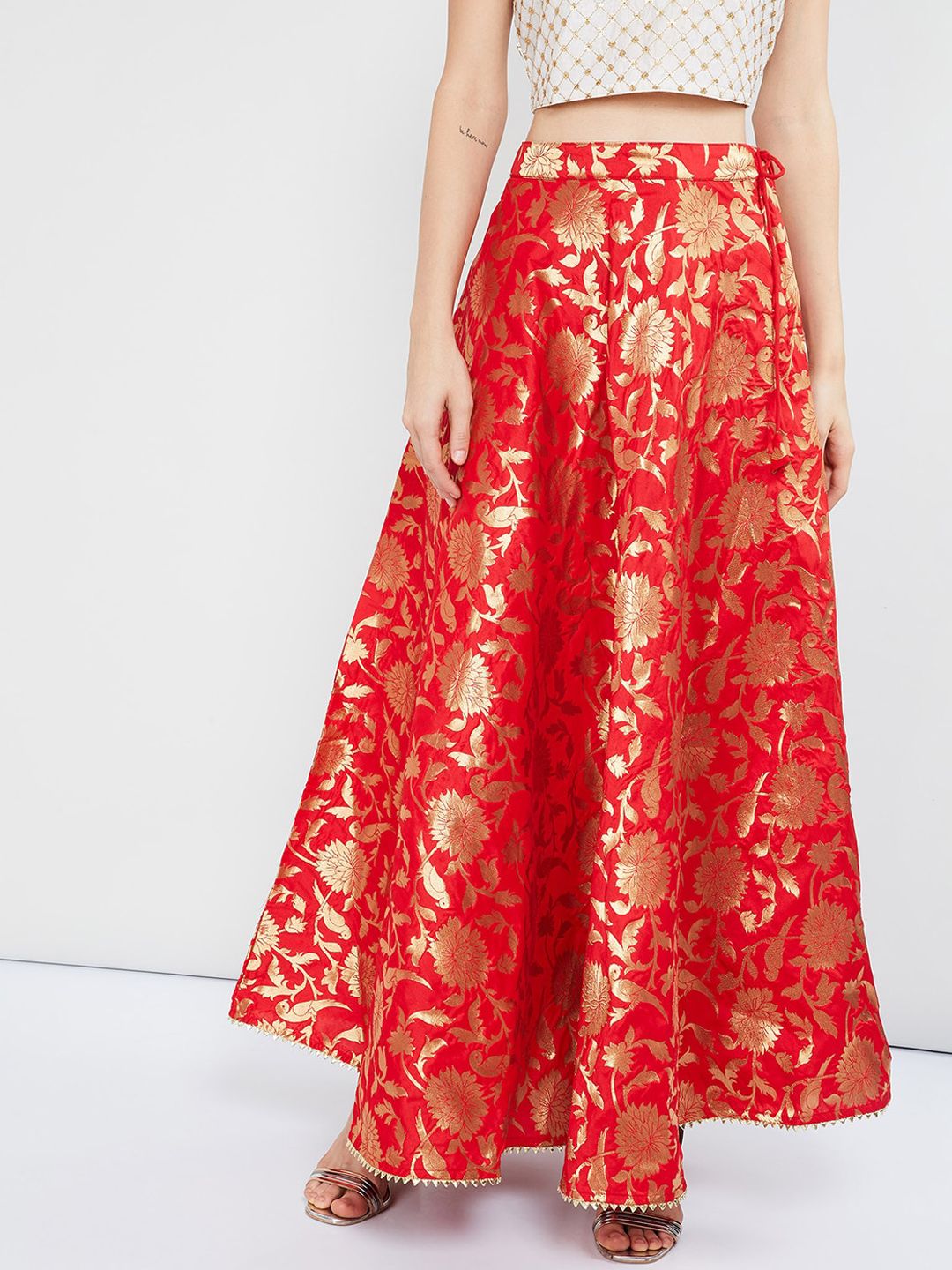 max Women Red & Gold-Toned Woven Design Flared Maxi Jacquard Skirt