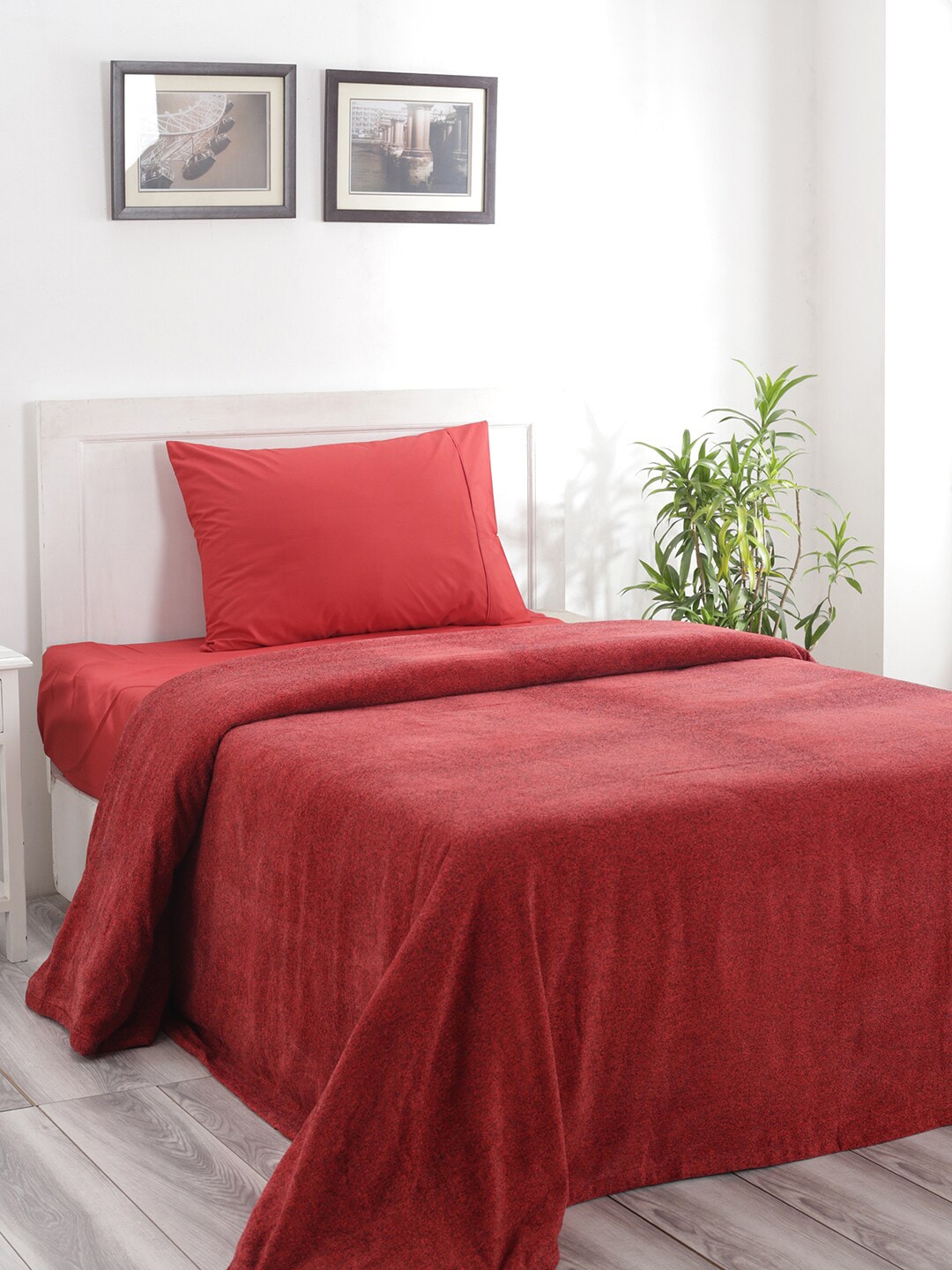 MASPAR Red Solid 310 GSM Single Bedcover Price in India
