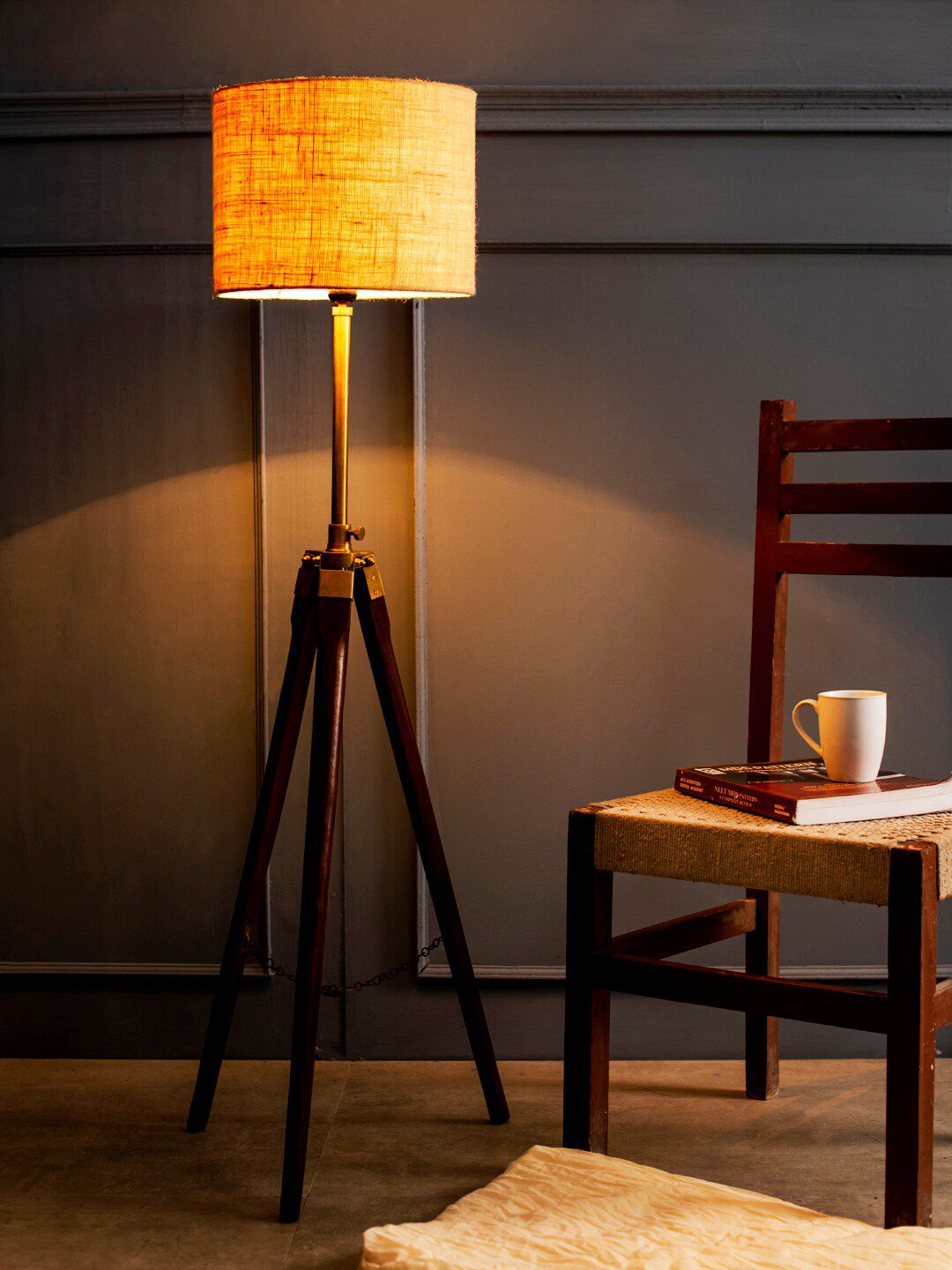 green girgit Brown Solid Contemporary Tripod Lamp with Jute Shade Price in India