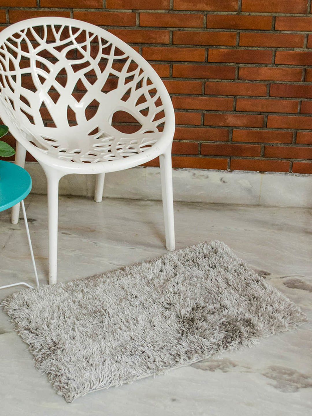 AVI Living Grey Solid Shaggy Carpet Price in India