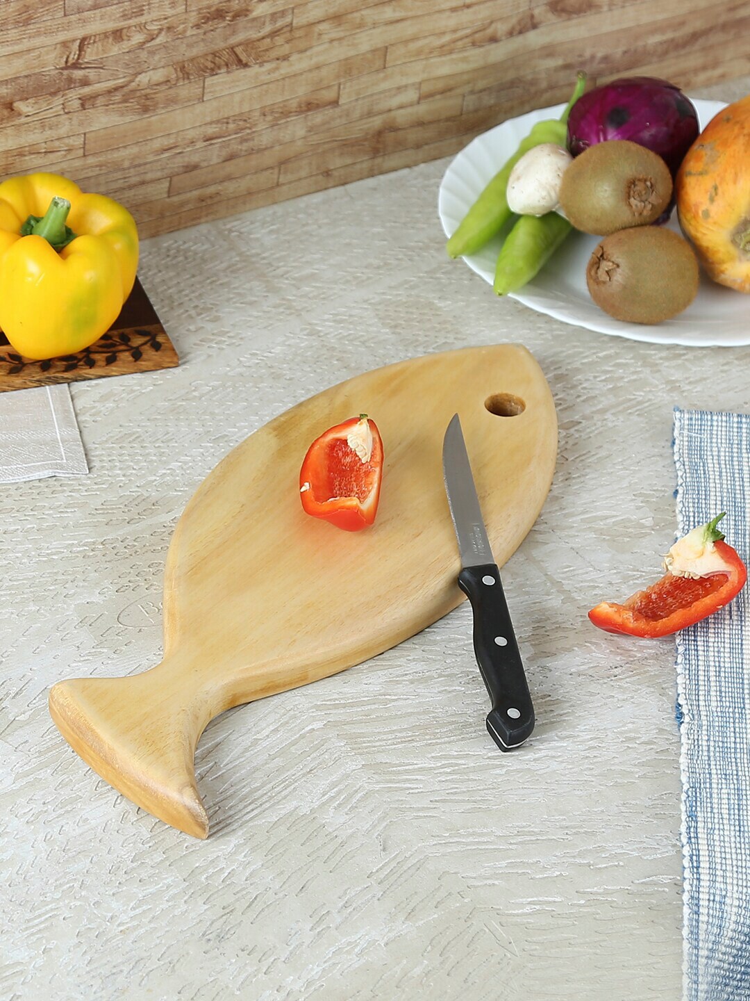 Safal Beige Pure Natural Rubber Wood Fish Shaped Sustainable Chopping Board Price in India