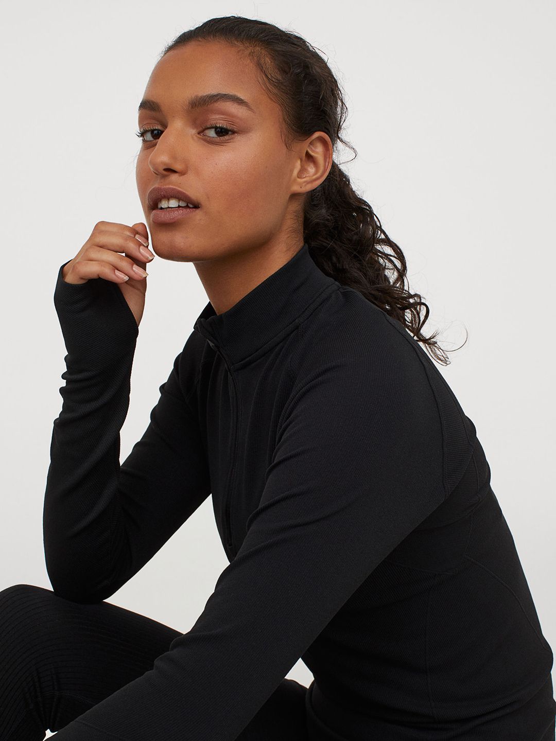 H&M Women Black Ribbed Seamless Sports Top Price in India