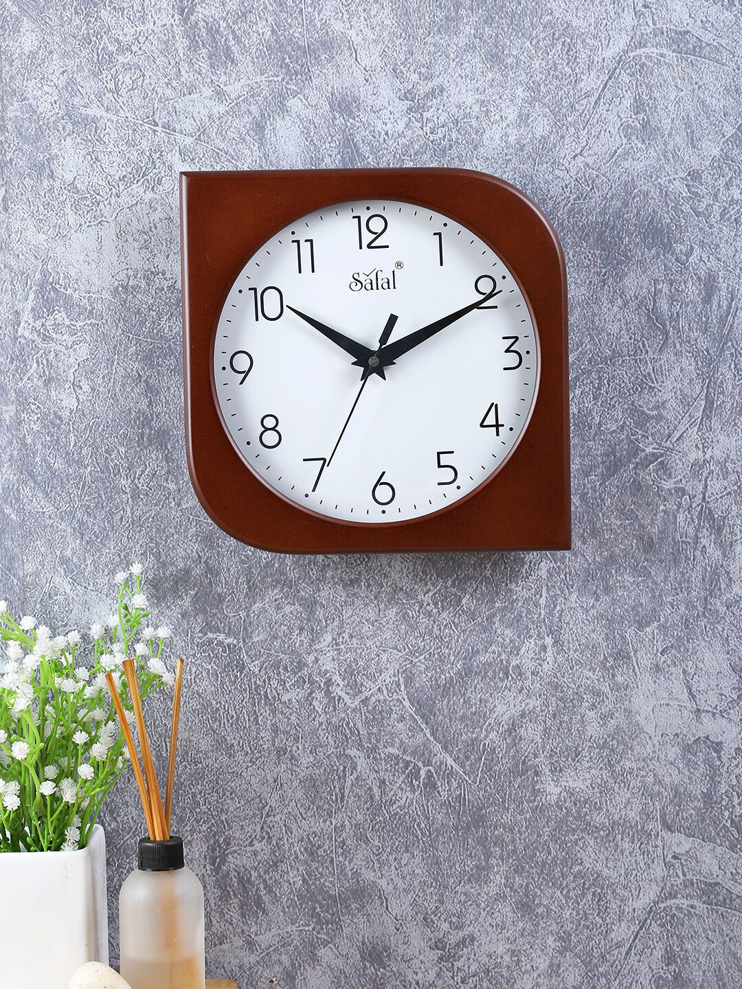 Safal Brown & White Analogue Wall Clock With Silent Sweep Mechanism Price in India