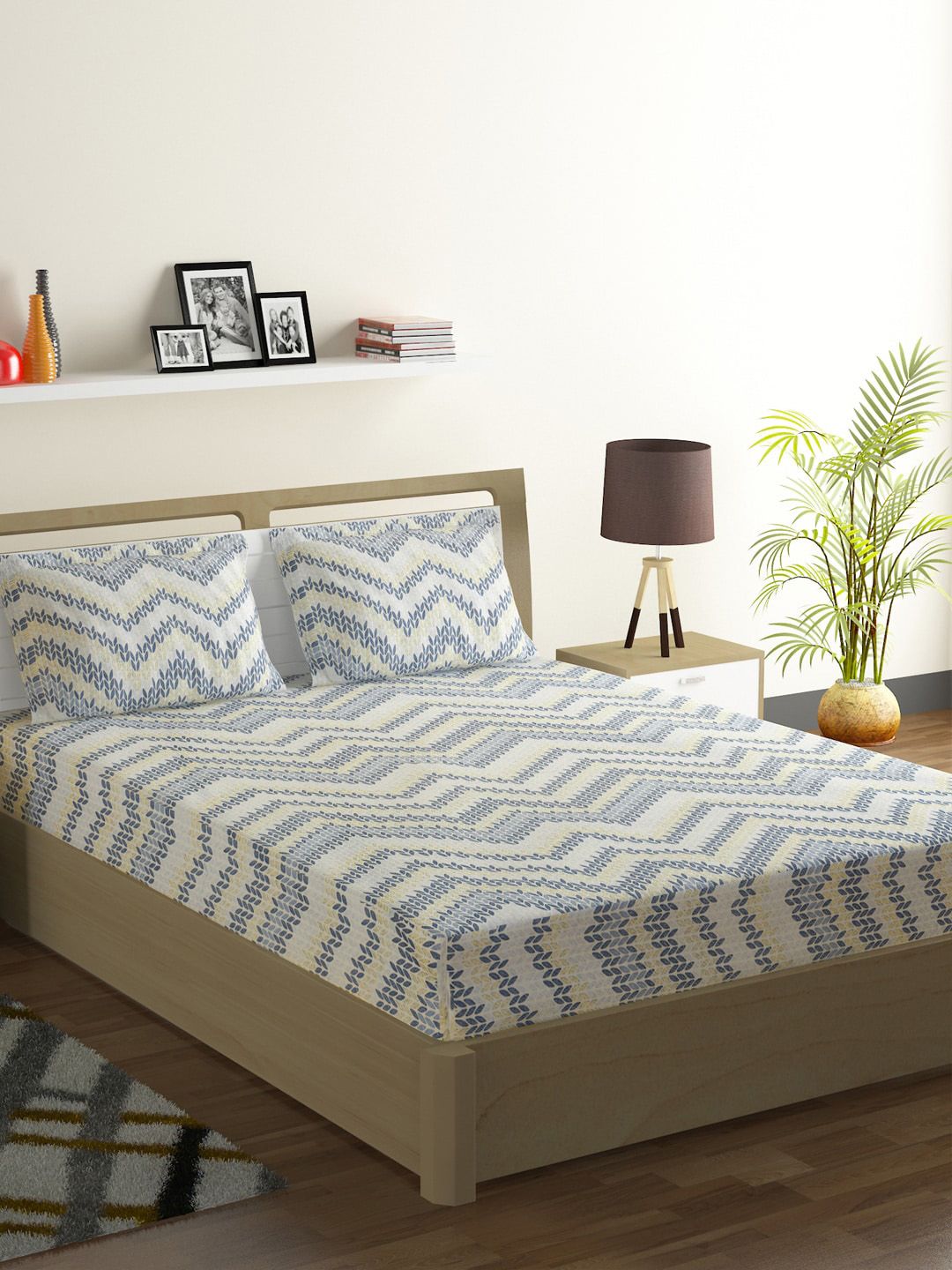 SWAYAM White & Blue Abstract 160 TC Cotton 1 King Bedsheet with 2 Pillow Covers Price in India