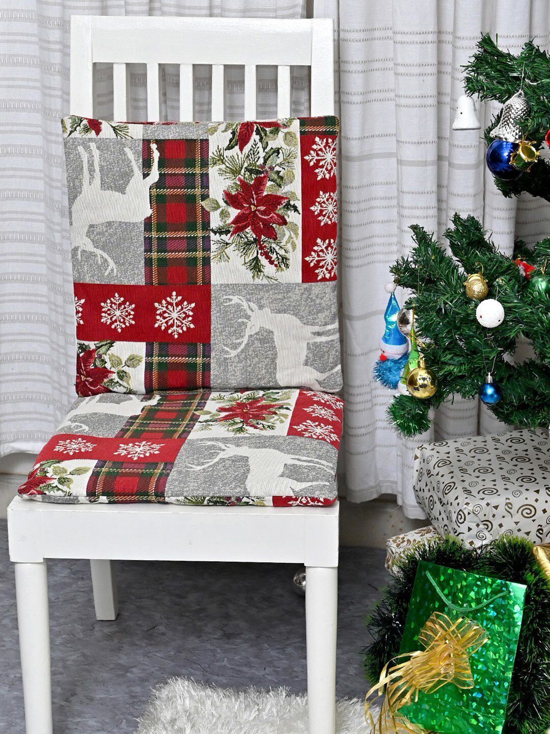 AVI Living Set of 2 Red & White Living Christmas Spirit Printed General Support Chair Pads Price in India