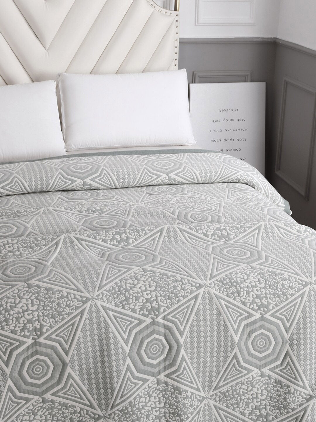 URBAN DREAM Grey & White Geometric Double Queen Bed Cover Price in India