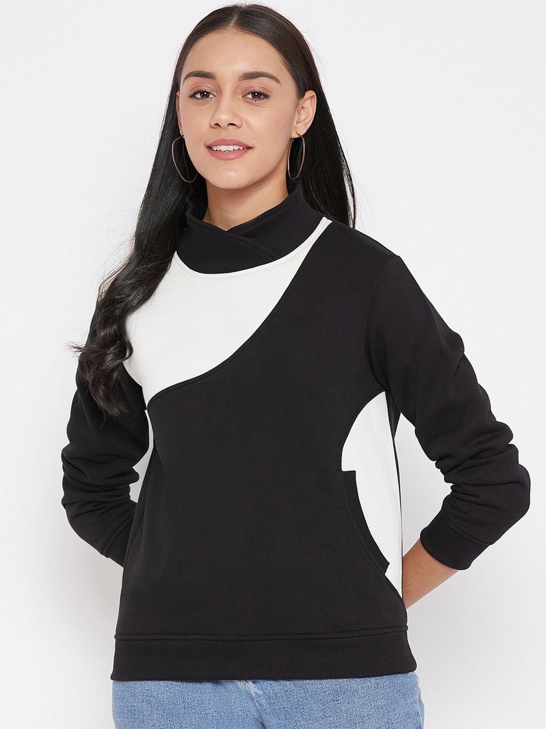 AGIL ATHLETICA Women Black & White Colourblocked Sweatshirt Price in India