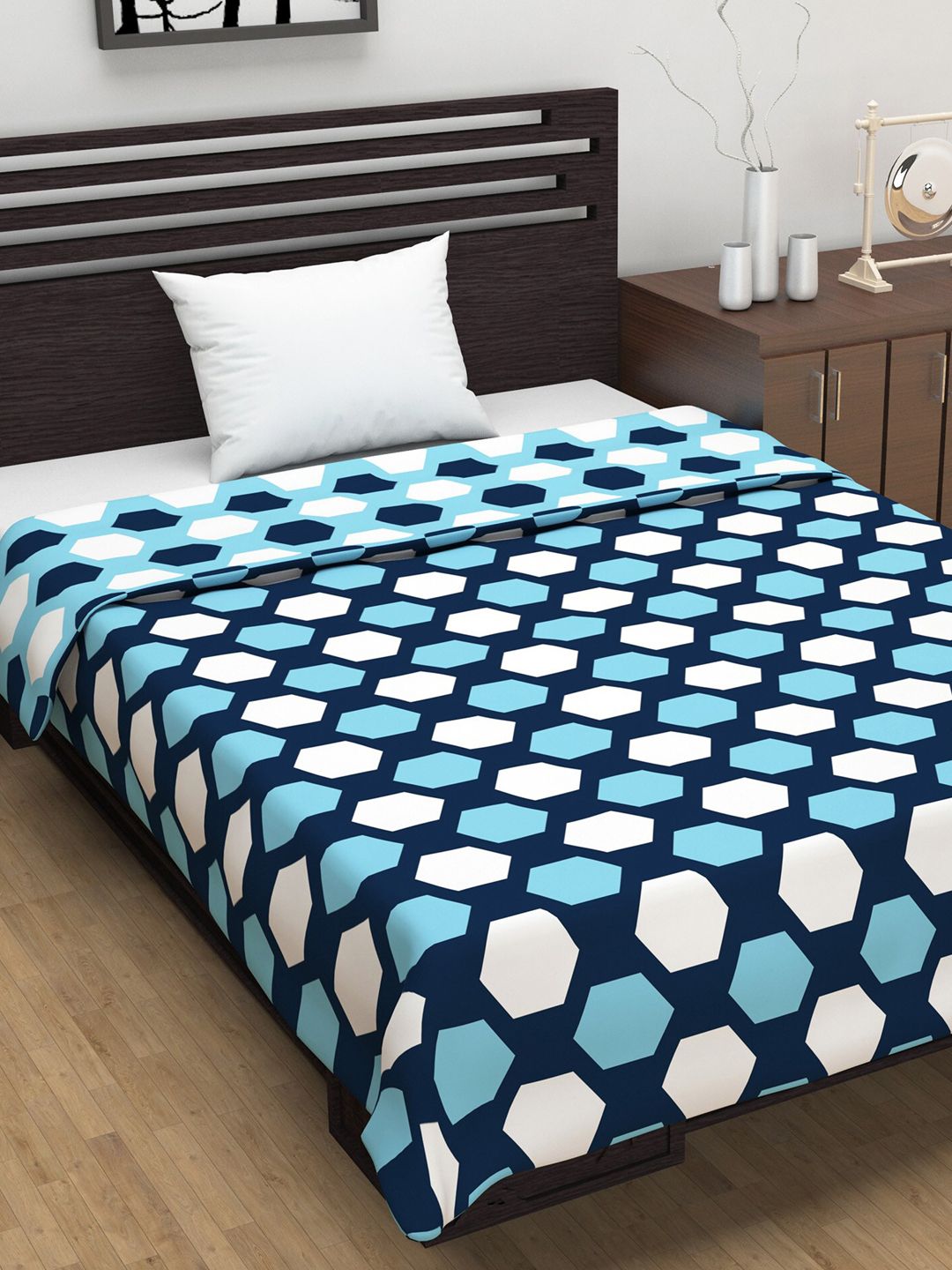 Divine Casa Navy Blue & White Geometric Mild Winter 110 GSM Single Bed Dohar Price in India