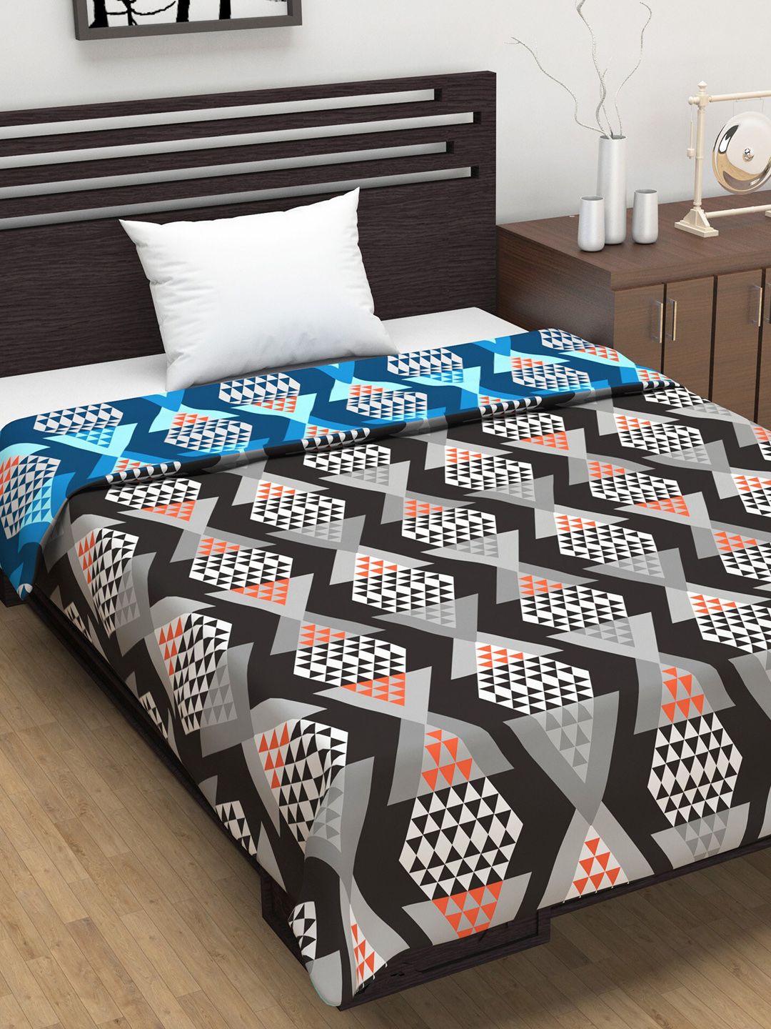 Divine Casa Black & Grey Geometric Mild Winter 110 GSM Single Bed Dohar Price in India