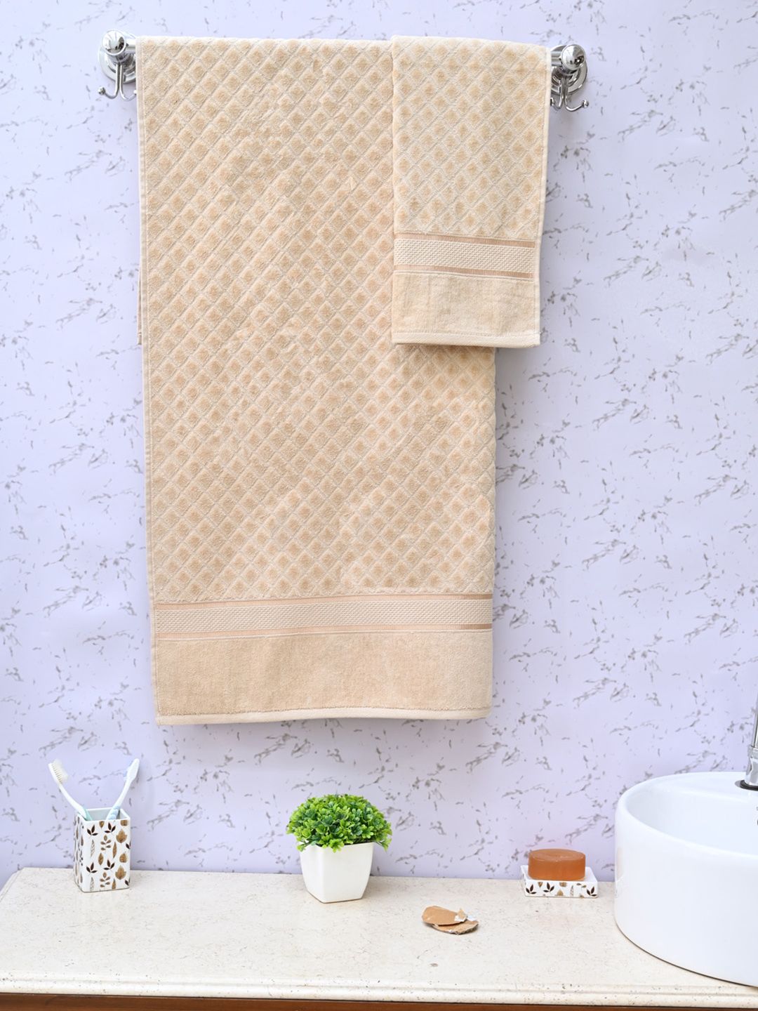 Avira Home Unisex Pack of 4 Beige Diamond Sculpted 650GSM Towels Price in India