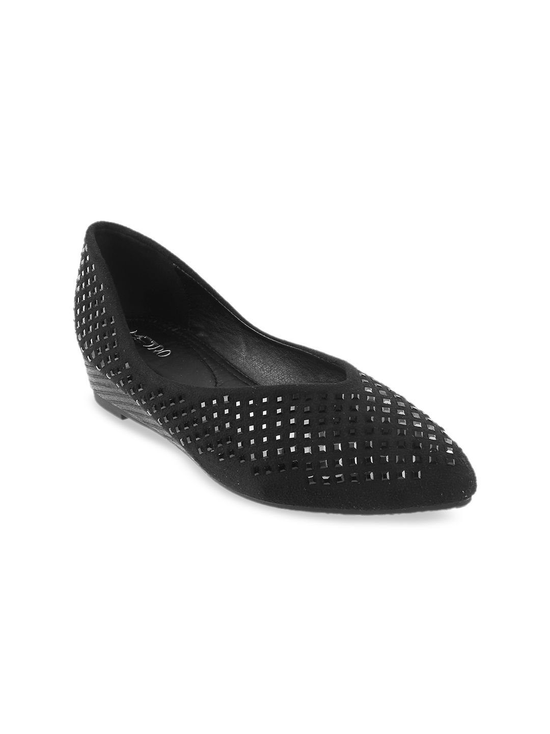 Metro Women Black Solid Pumps Price in India