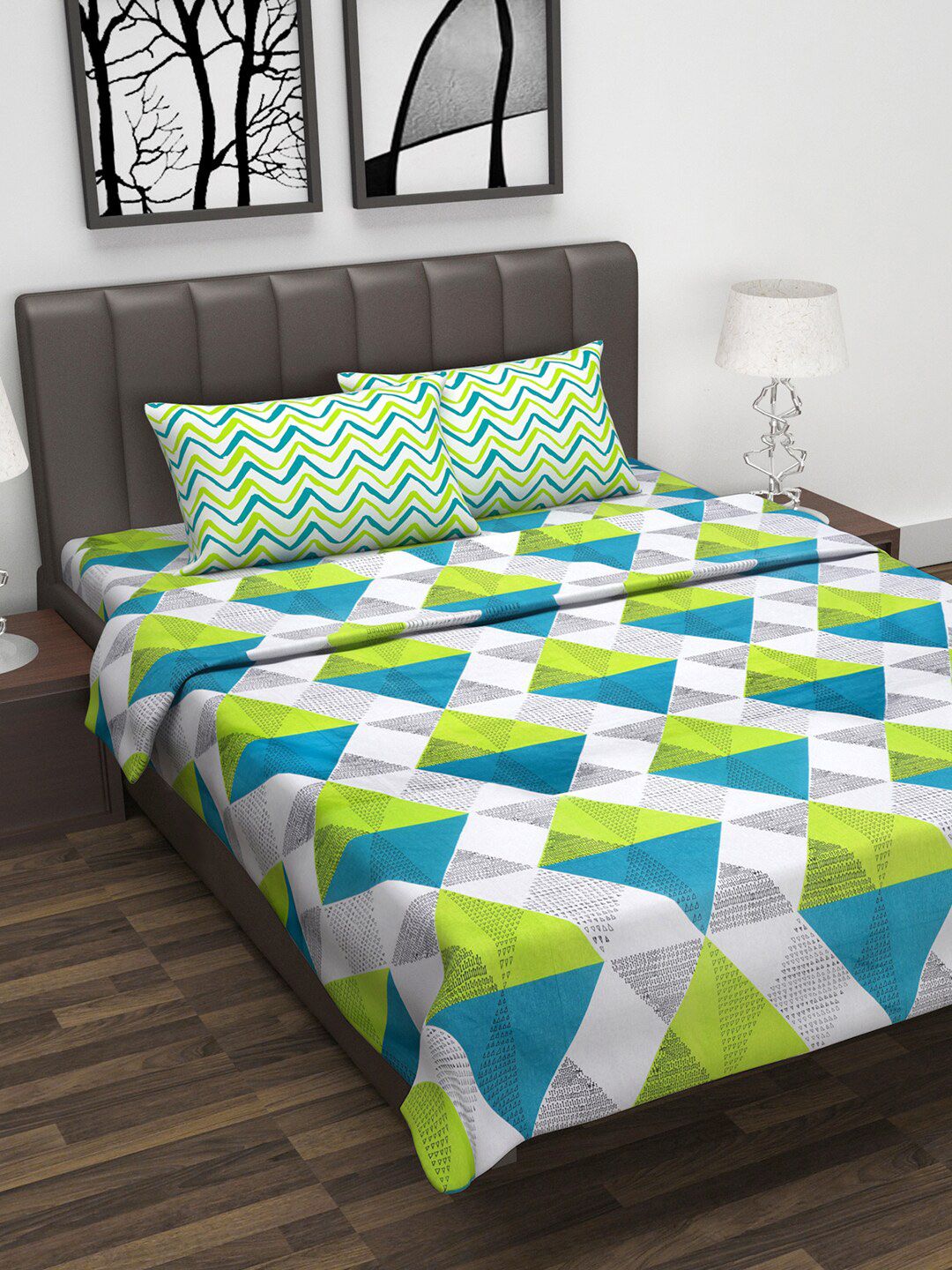 Divine Casa Green & White Geometric Printed Double Queen Bedsheet With 2 Pillow Covers & Dohar Price in India
