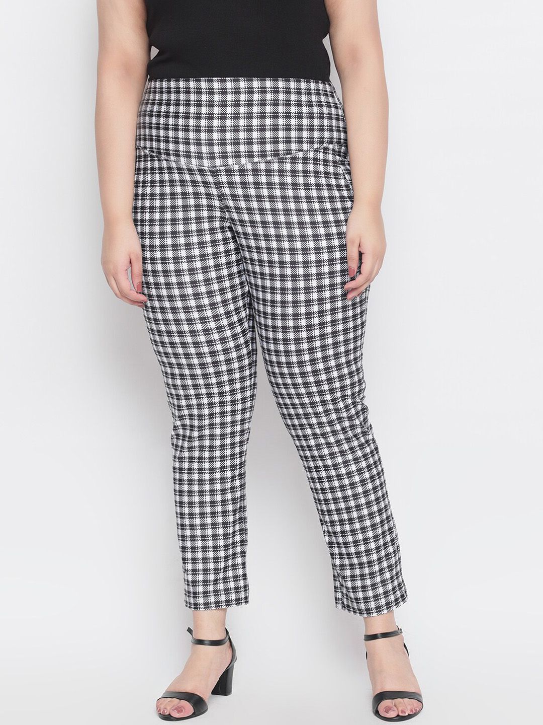 Amydus Women White & Black Regular Fit Checked Regular Trousers