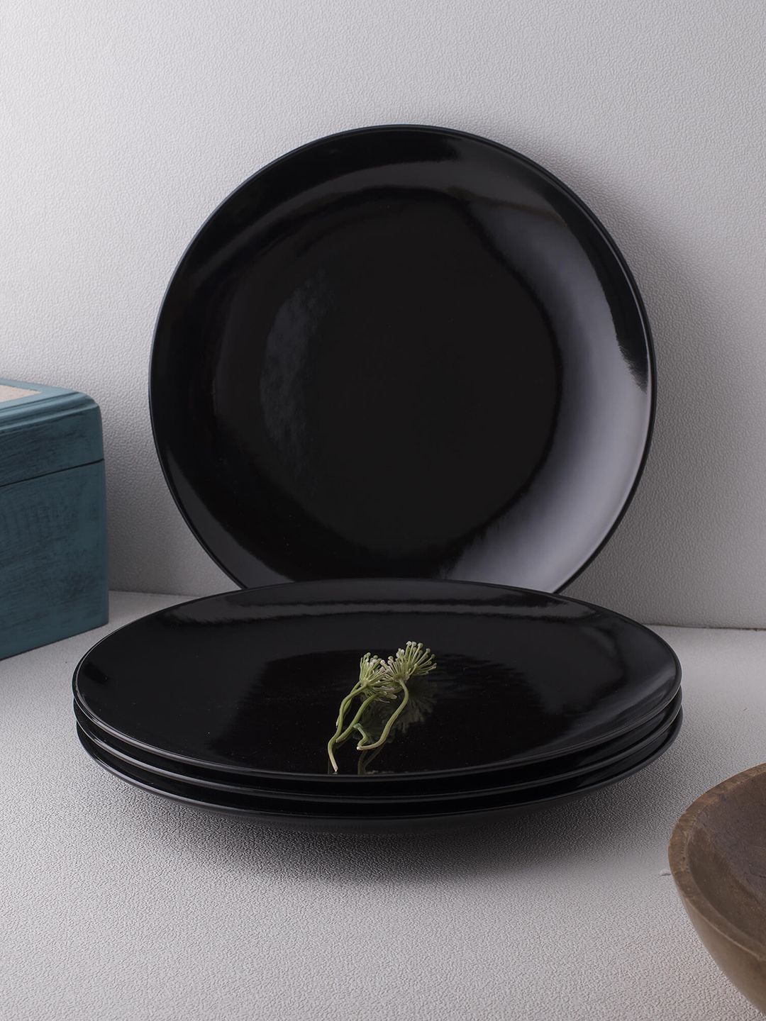 Ariane Black 4 Pieces Fine Porcelain Glossy Black Urmi Full Plates Price in India