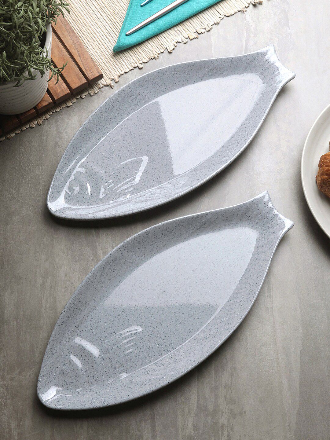 Servewell Set of 2 Grey Platters Price in India