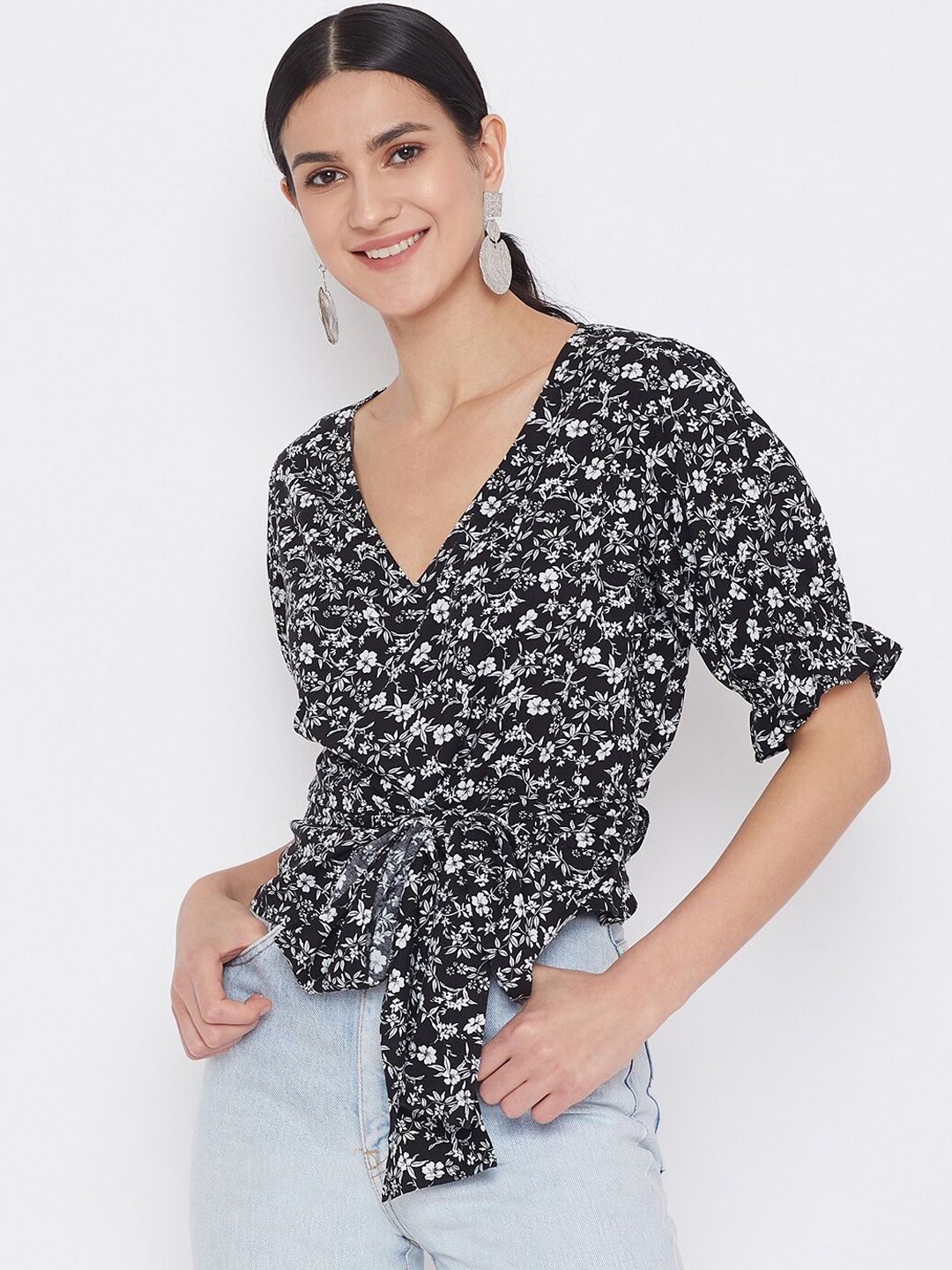 Berrylush Women Black Printed Cinched Waist Top