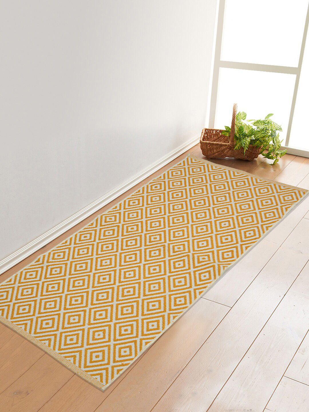 Saral Home Yellow & White Geometric Floor Mat Price in India